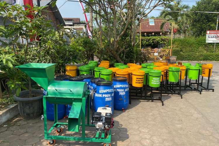 Pendampingan Serah Terima Hibah Sarpras Dari DLHK Provinsi Jawa Tengah Untuk Kampung Iklim Edelweis
